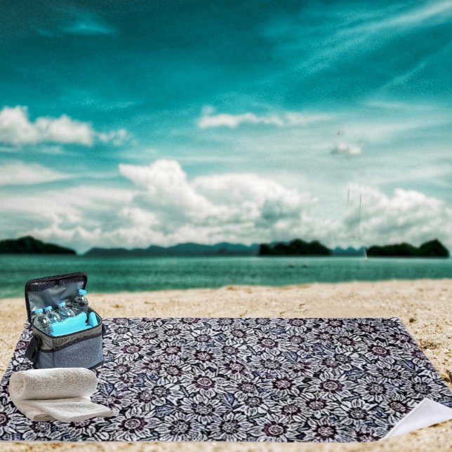 Toalla De Playa Campo De Daisies (This dramatic Field Of Daisies Beach Towel, stands out in a crowd!)
