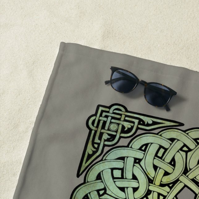 Toalla De Playa Celtic Knotwork Mandala (In situ)