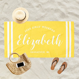 Toalla De Playa Chicas de fin de semana monograma nombre amarillo