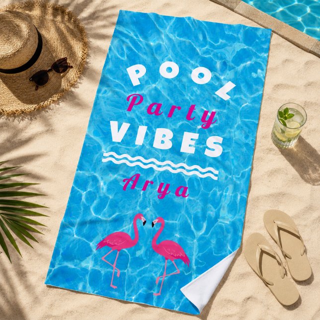 Toalla de playa con ambiente de fiesta en la pisci (Subido por el creador)