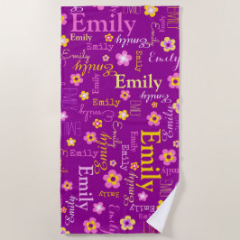 Toalla de playa con el nombre de Emily y flores