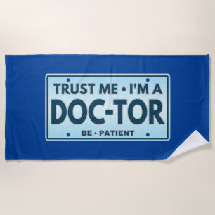 TOALLA DE PLAYA CONFÍA EN MÍ SOY UN DOCTOR