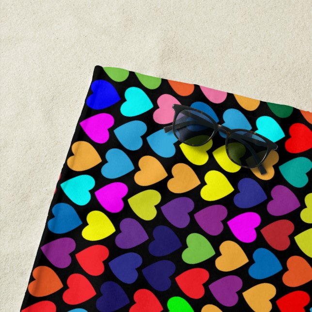 TOALLA DE PLAYA CORAZONES DEL ARCO IRIS (In situ)