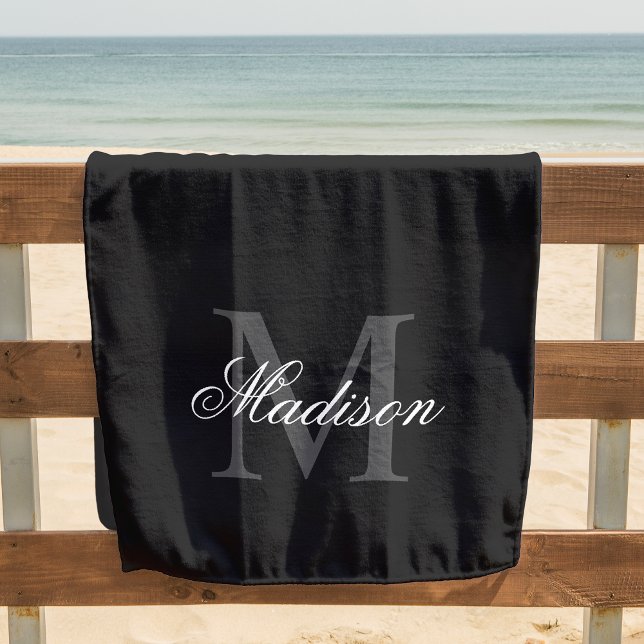 Toalla De Playa Crear un nombre personalizado caligrafía monográfi (This beach towel is a stunning way to personalize your beach day. It has your name and monogram.)