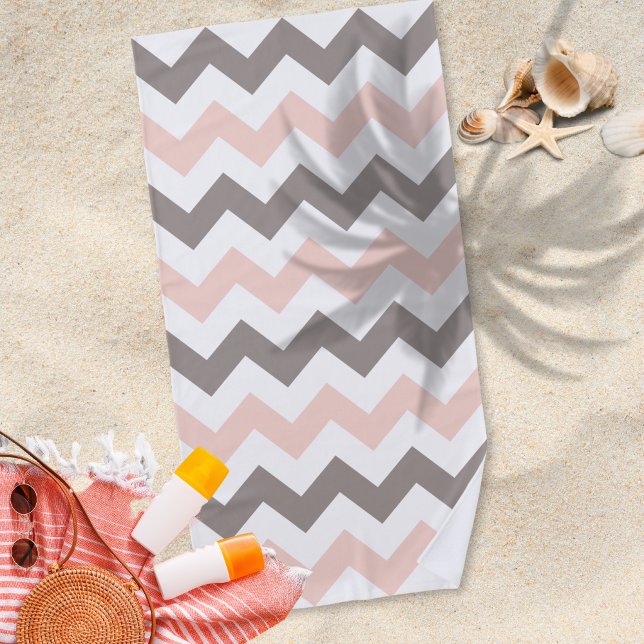 Toalla de playa de Patrón de Chevron gris rosa de  (Subido por el creador)