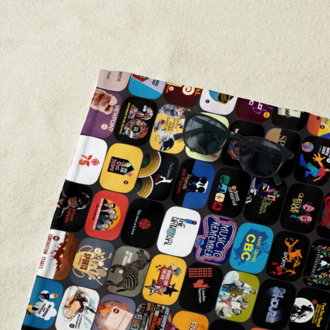 Toalla de playa del Collage de Logos y Gráficos CB (In situ)