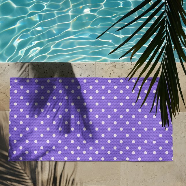 Toalla De Playa Dotty Delight Purple (A Dotty Delight Purple Beach Towel beside the poolside. )
