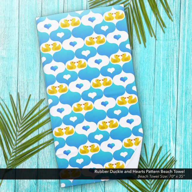 Toalla De Playa Duckie de goma y corazón amarillo y azul (Rubber Duckie and Hearts Yellow and Blue Beach Towel)