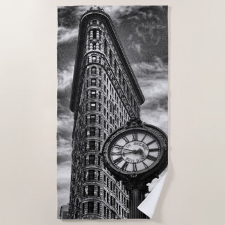 Toalla De Playa Edificio y reloj de Flatiron en blanco y negro