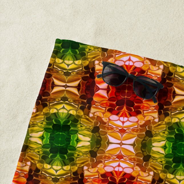 Toalla De Playa El dibujo redondeado genera formas rojas, verdes y (In situ)