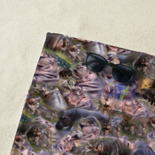 Toalla De Playa **"El refugio Hippo: un collage lúdico de gigantes