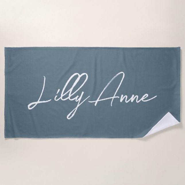 Toalla De Playa Elegante Dusty Blue White Trendy Script Name (Anverso)