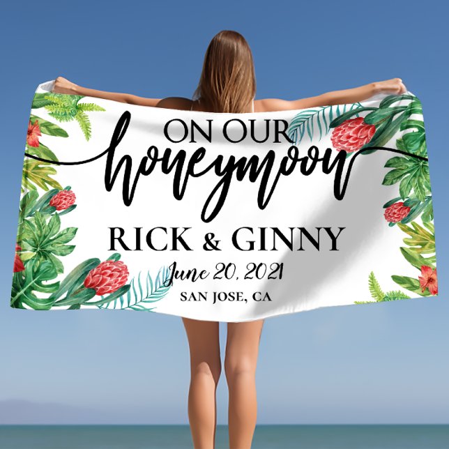 Toalla De Playa En Nuestra Luna de Miel - Personalizada (On Our Honeymoon - Personalized Honeymoon Beach Towel)