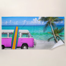 Escena de playa con camioneta rosa Fuchsia y Surfb