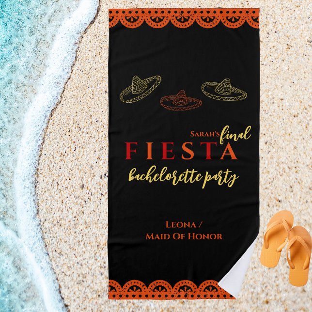 Toalla De Playa Fiesta Final Bachelorette Mexicana (final fiesta bachelorette party beach towel mexican party sombreros and papel picado vibrant)
