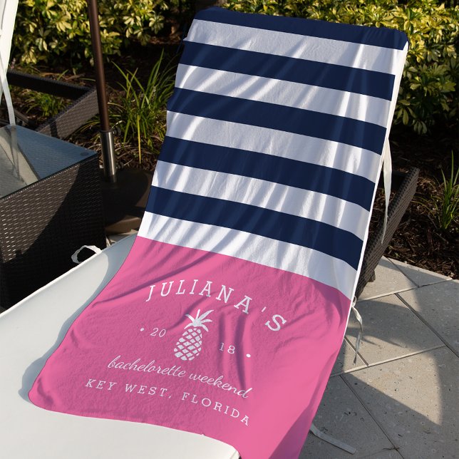 Toalla De Playa Fin de semana de soltero personalizado rosa y nava (Subido por el creador)