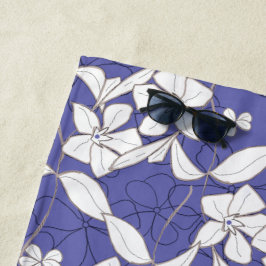 Toalla De Playa Flores blancas en la Lavanda Periwinkle