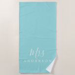 Toalla De Playa Futuro de la moda Sra. Turquoise Monogram Beach To<br><div class="desc">Moda monogramada toalla de playa con el texto Sra. en caligrafía de escritura blanca y elegante sobre un fondo azul turquesa. Puede personalizar esta toalla de playa de lujo con su nombre casado. Un regalo perfecto para la pareja recién casada con la toalla Mr. Beach a juego o para la...</div>