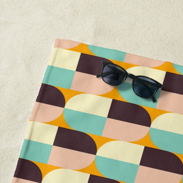 Toalla De Playa Geometric pattern with overlapping half-circles (In situ)