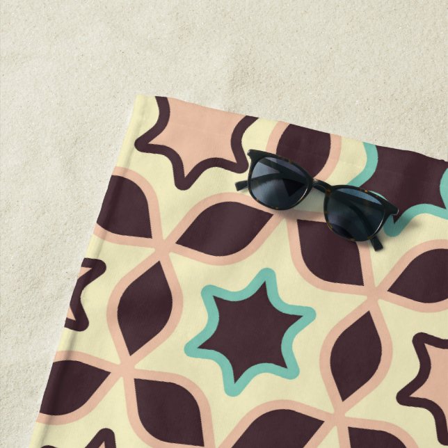 Toalla De Playa  Geometric pattern with star shapes in brown and t (In situ)