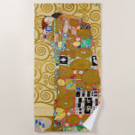 Toalla De Playa Gustav Klimt Fulfillment Nouveau Couple<br><div class="desc">Gustav Klimt,  Fulfillment 1910-1911 Art Nouveau Couple con el diseño giratorio de Klimt y la hermosa pintura de oro.</div>