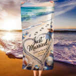 Toalla De Playa Huellas casadas en luna de miel romántica<br><div class="desc">Celebre sus momentos recién casados con esta toalla de playa "Just Married", que cuenta con una tranquila línea de playa y un sincero conjunto de huellas en la arena. Con suaves tonos oceánicos y energía romántica, esta toalla es perfecta para lunas de miel, fotos en la playa o para relajarse...</div>