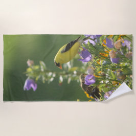 Toalla De Playa Jilguero en una flor de campanilla  