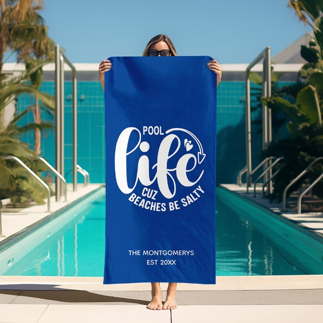 Toalla De Playa La vida de la piscina es mejor ("Pool life cuz beaches be salty" blue beach towel (white on reverse side))