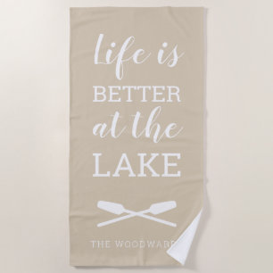 Toalla De Playa La vida es mejor en el lago Typography Sand Beige