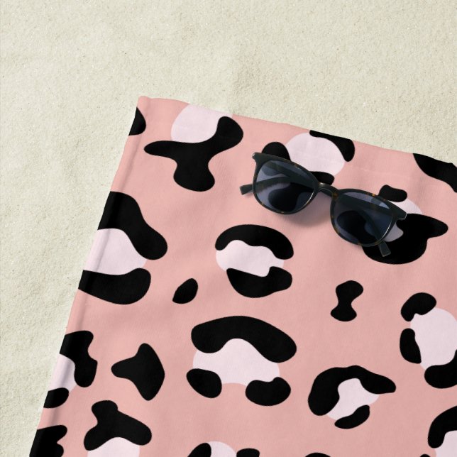 Toalla De Playa Leopard Print, Leopard Spots, Pink Leopard (In situ)