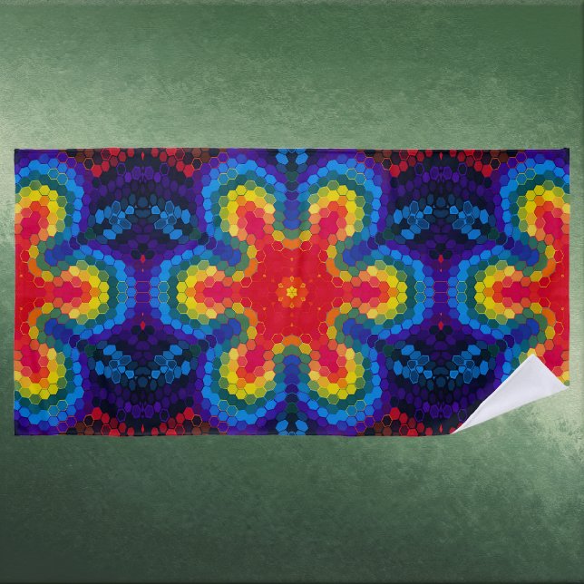 Toalla De Playa Mandalá Hexagonal Rojo Amarillo y Azul (Red Yellow and Blue Hexagon Mandala Beach Towel by Wormhole Orbital)