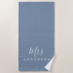 Toalla De Playa Moda Futuro Sra. Faded Denim Blue Monograma<br><div class="desc">Moda descolorida toalla de playa monogramada azul denim con el texto señora en blanco elegante caligrafía de escritura. Puede personalizar esta toalla de playa de lujo con su nombre casado. Un regalo perfecto para la pareja recién casada con la toalla Mr. Beach a juego o para la ducha nupcial. Diseñado...</div>