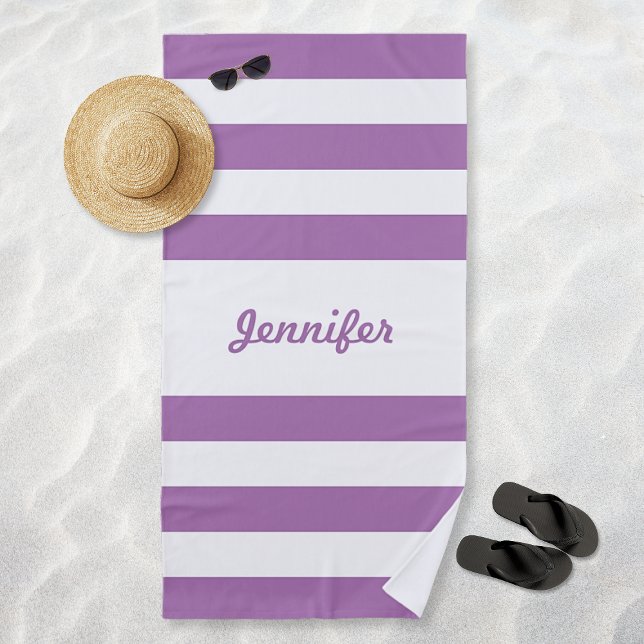 Toalla De Playa Moda Lavanda Raíz franjas blancas púrpuras Persona (Chic Lavender Purple White Stripes Personalized Beach Towel)