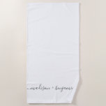 Toalla De Playa Moda Nombres de monograma recién casados Blancos<br><div class="desc">Toalla de playa monogramada de moda con los nombres de las recién casadas en caligrafía de escritura elegante manuscrita y no negra sobre un fondo blanco. Simplemente agrega tus nombres. Perfecto regalo para la pareja recién casada o pareja comprometida. Diseñado exclusivamente para usted por Happy Dolphin Studio. Si necesita ayuda...</div>