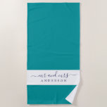 Toalla De Playa Moda Nueva boda Sr. Viridian Green Monogrammed<br><div class="desc">Moda toalla de playa monogramada de color verde tropical y blanco con el texto Mr. y Mrs. en un guión elegante y fuera de negro. Puedes personalizar esta elegante toalla de playa con tu nombre casado. Un regalo perfecto para la pareja recién casada. Diseñado exclusivamente para usted por Happy Dolphin...</div>