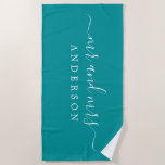 Toalla De Playa Moda Nueva boda Sr. Viridian Green Monogrammed<br><div class="desc">Toalla de playa de color verde moda monogramada con el texto grande Mr. y Mrs. en blanco elegante. El color verde viridiano se utiliza para esta toalla de playa de lujo que se puede personalizar con el nombre de su pareja. Un regalo perfecto para la pareja recién casada. Diseñado exclusivamente...</div>