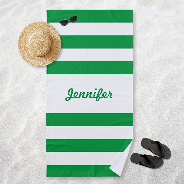 Toalla De Playa Moda rayas verdes y blancas personalizadas (Chic Green and White Stripes Personalized Beach Towel)