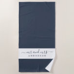 Toalla De Playa Moda Sr. Sra. Dark Blue White Monogrammed<br><div class="desc">Moda toalla de playa monogramada azul oscuro y blanco con el texto Mr. y Mrs. en un guión elegante. Puedes personalizar esta elegante toalla de playa con tu nombre casado. Un regalo perfecto para la pareja recién casada. Diseñado exclusivamente para usted por Happy Dolphin Studio.</div>