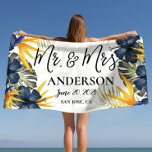 Toalla De Playa Moda Tropical Personalizado Sr. y la Sra. Personal<br><div class="desc">Haga una declaración en la piscina o en la playa con nuestra amplia selección de toallas de playa de personalizable super adorables. Tenemos elegantes,  elegantes y elegantes diseños de impresión completa y divertidos.</div>