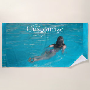 Toalla De Playa Modelo femenino de natación Thunder_Cove