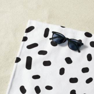 Toalla de playa moderna en blanco y negro