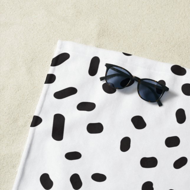 Toalla de playa moderna en blanco y negro (In situ)