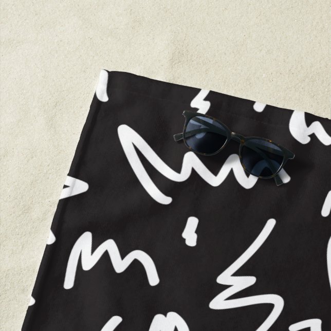 Toalla de playa moderna en blanco y negro (In situ)