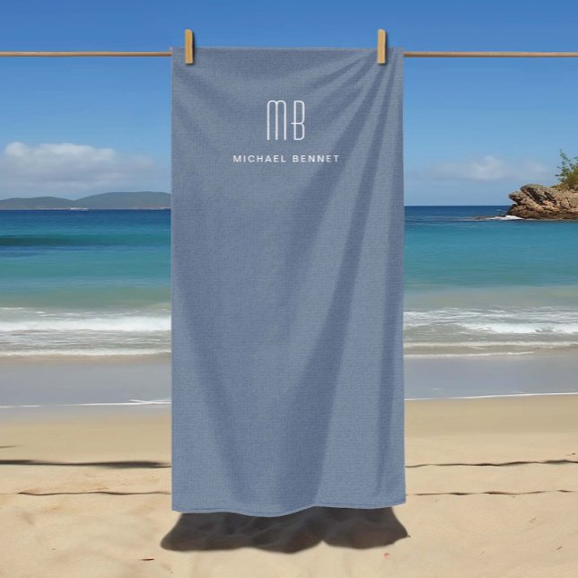 Toalla De Playa Monograma azul turbio moderno (Modern Dusty Blue Monogram Beach Towel)
