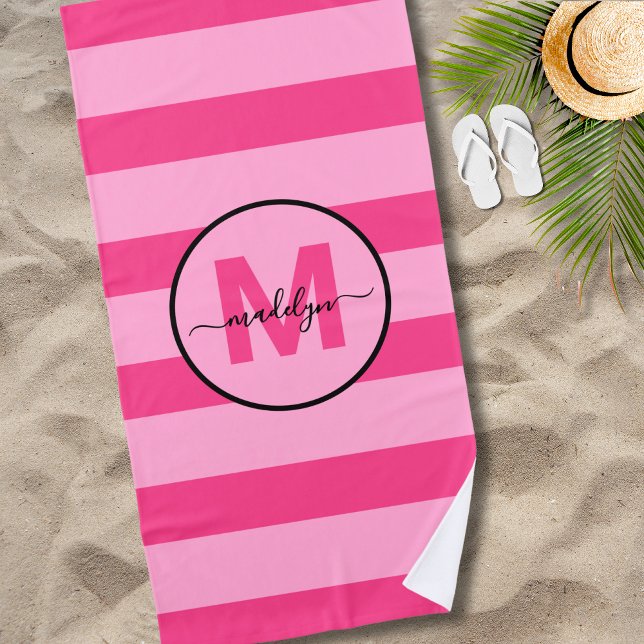 Toalla De Playa Monograma de nombre con letra script de franja ros (Girly Pink Stripe Script Name Monogram Beach Towel )
