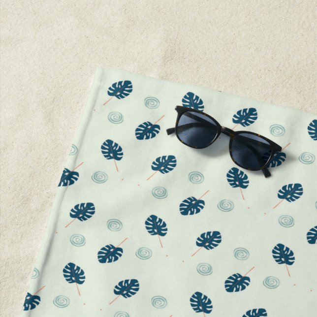 Toalla De Playa Monstera tropical deja monograma en azul (In situ)