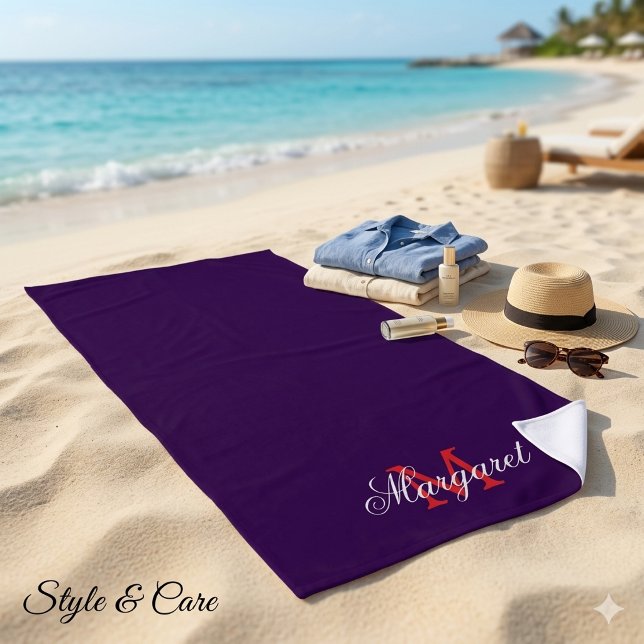 Toalla de Playa Morada Oscura Personalizada con No (Personalized Dark Purple Name and Initial Beach Towel)