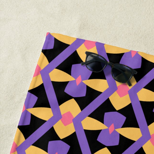 Toalla De Playa Morado decorativo y amarillo (In situ)
