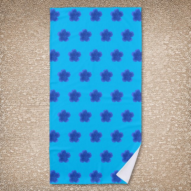 Toalla De Playa Moss Rosa Flor patrón sin foco en azul claro (Moss Rose flower seamless pattern on light blue beach towel)