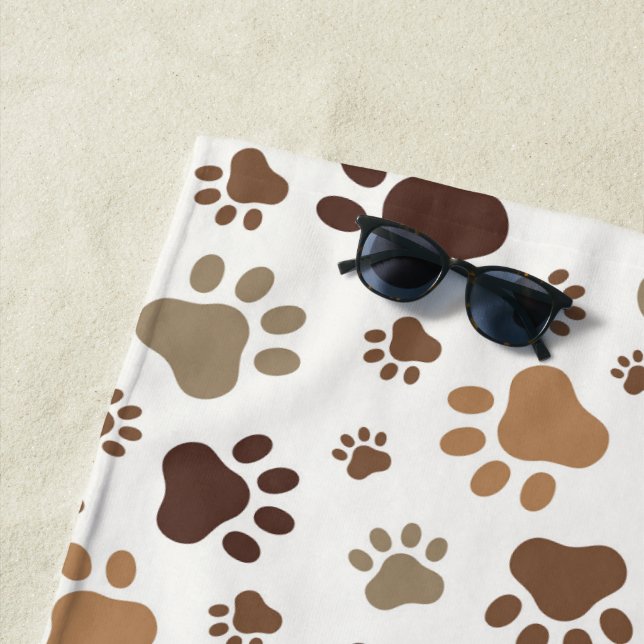 Toalla De Playa Muddy Paw Prints Beach Towel (In situ)